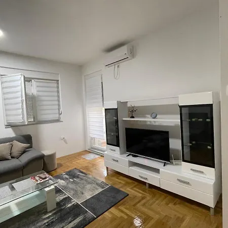 Apartment Redzo Apartman *
